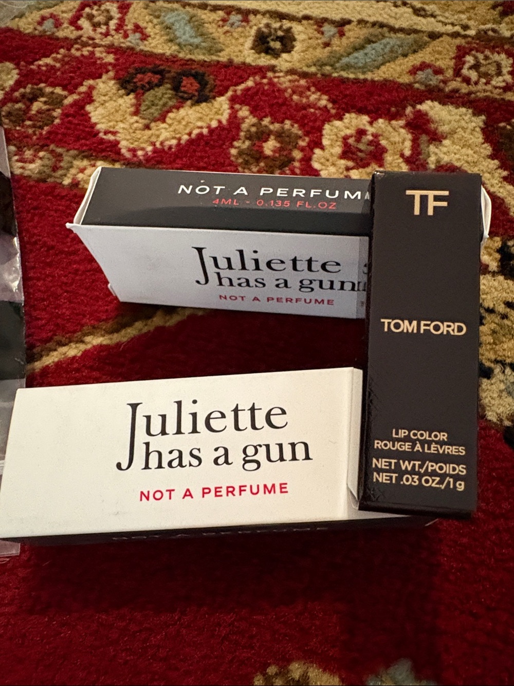 Mini cosmetics bundle - Picture 3 of 3